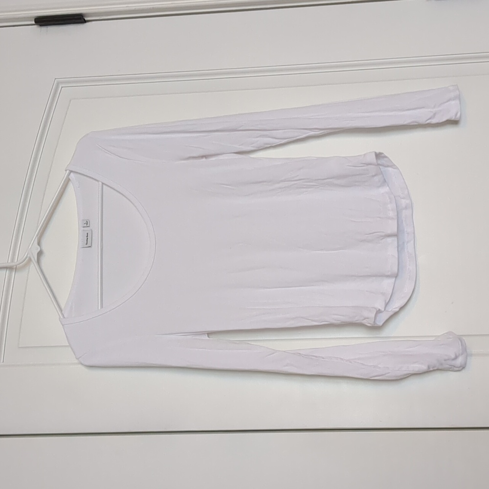 Aritzia Sunday Best long sleeve scoopneck tee